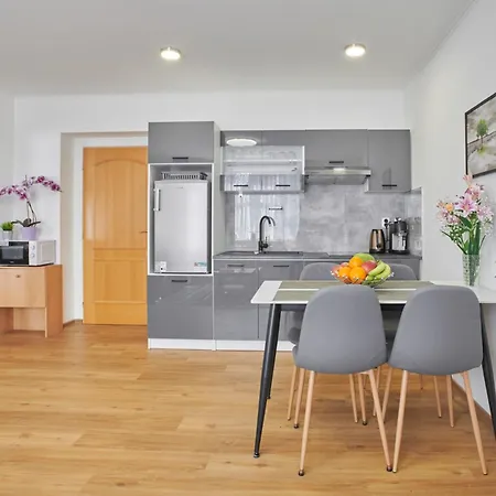 Sun & Moon Πράγα