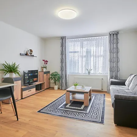 Sun & Moon Πράγα